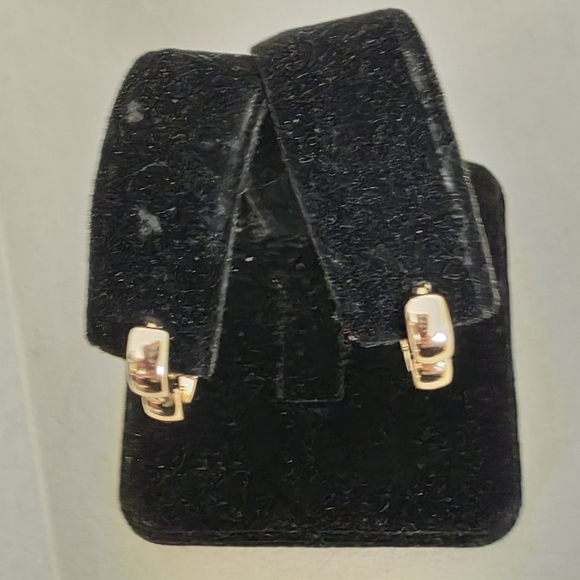 Gold Filled Huggie Heart Hoop Earring - Picture 8 of 10